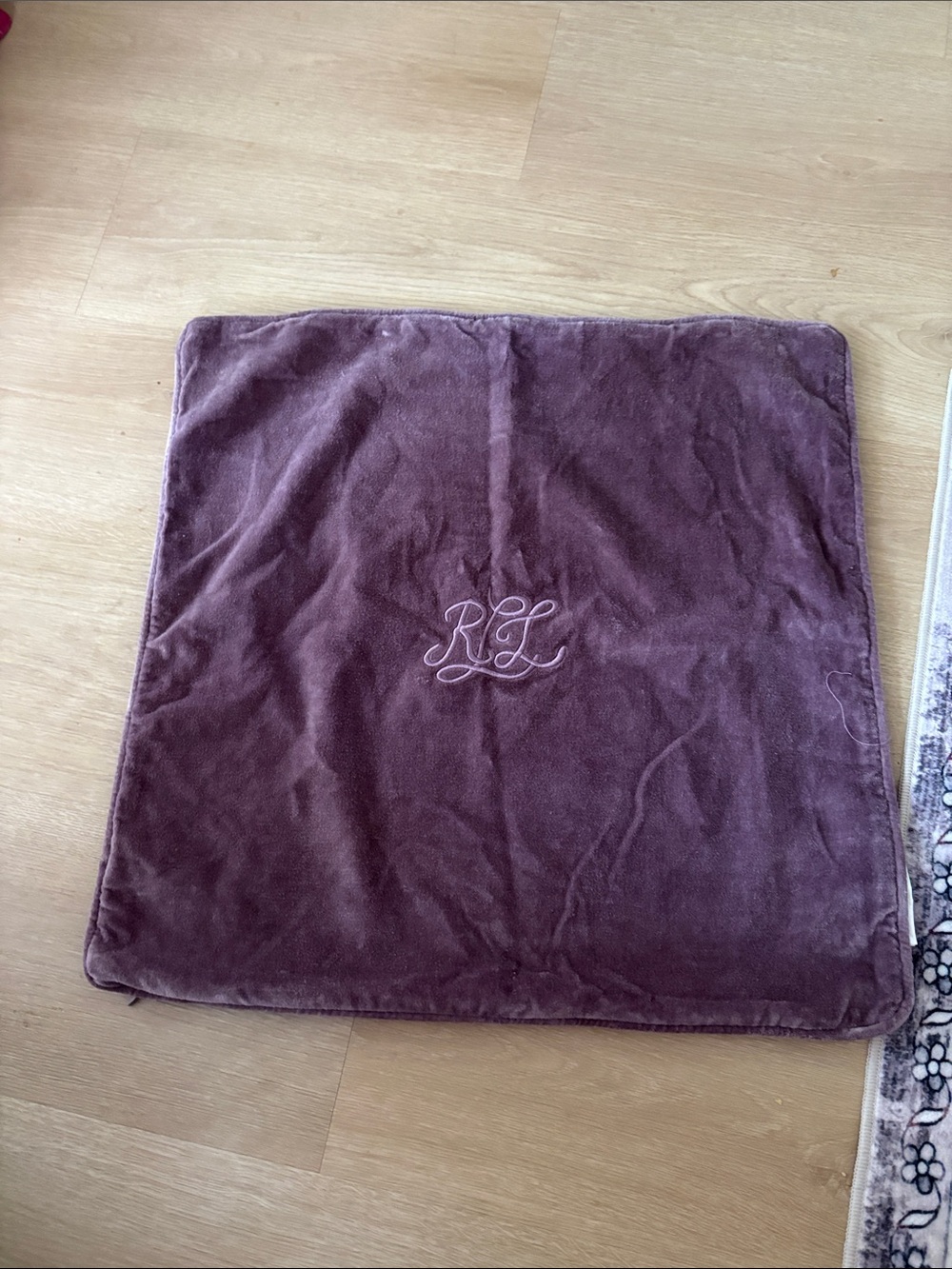 🧑‍🩰 Ralph Lauren purple velvet pillow cover